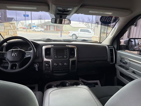 Used 2018 RAM 1500 Classic SLT image 3