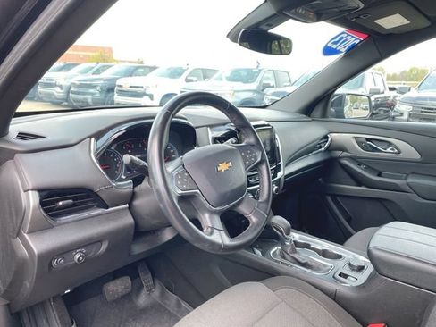 Used 2023 Chevrolet Traverse LT FWD image 10