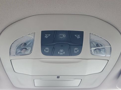 Used 2018 Chrysler Pacifica Touring-L FWD image 29