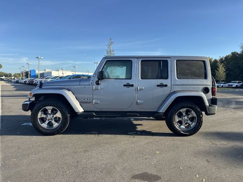 Used 2017 Jeep Wrangler Unlimited Sahara w/ Max Tow Package image 3