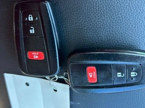Used 2021 Toyota RAV4 XLE FWD image 21
