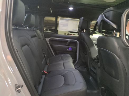 New 2026 Land Rover Defender 110 X-Dynamic SE image 23