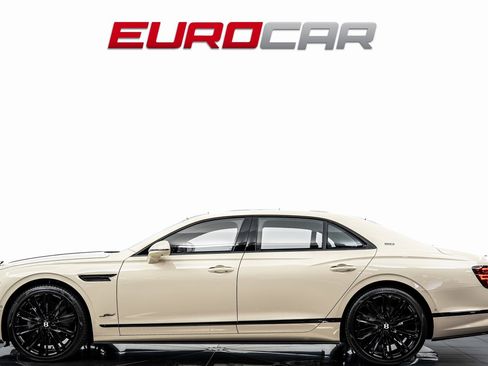 Used 2024 Bentley Flying Spur W12 image 2