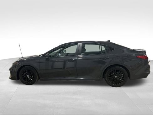 Used 2025 Toyota Camry SE image 2