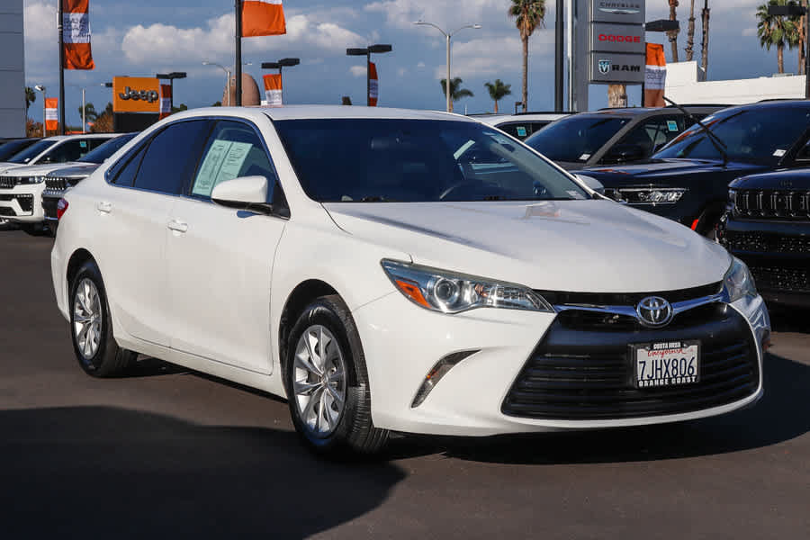Used 2015 Toyota Camry LE FWD image 3