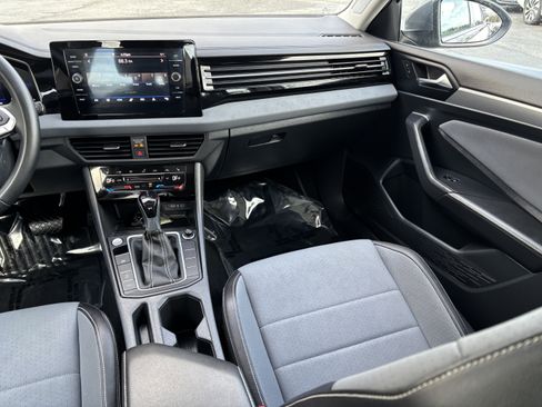 Used 2025 Volkswagen Jetta SE image 21