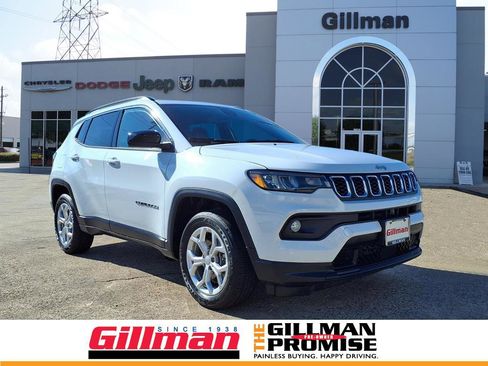Used 2024 Jeep Compass Latitude image 1
