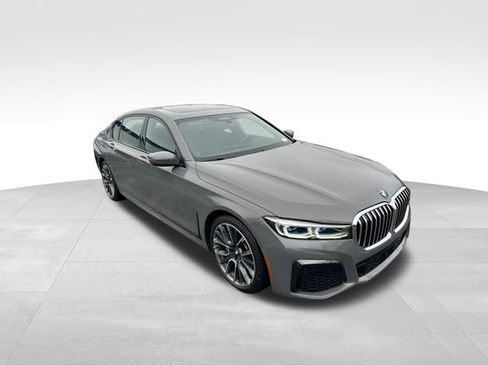 Used 2020 BMW 740i w/ M Sport Package image 7