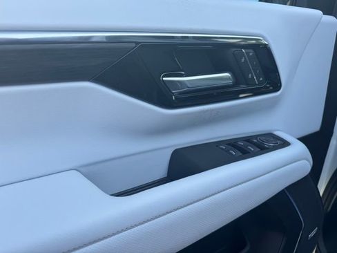 New 2025 Chevrolet Tahoe Premier w/ Sun And Tow Package AWD/4WD image 23