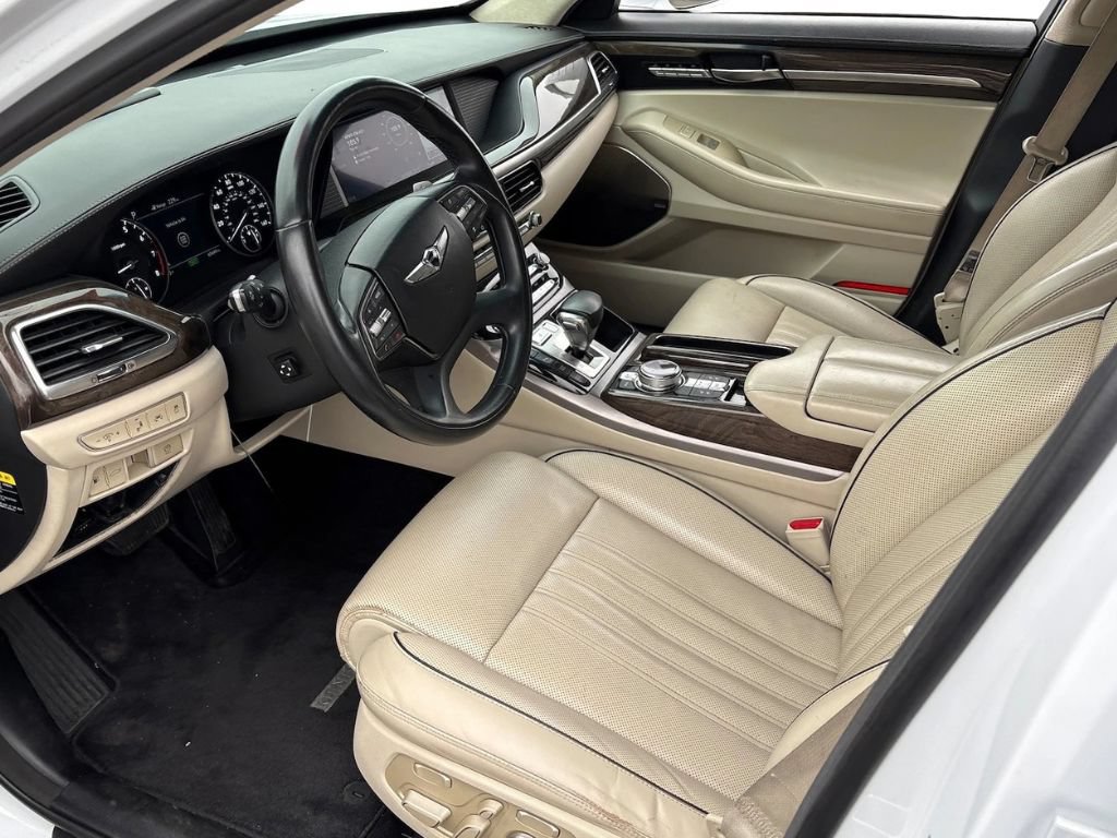 Used 2018 Genesis G90 3.3T Premium RWD image 11