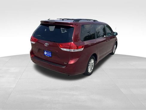 Used 2014 Toyota Sienna XLE FWD image 6