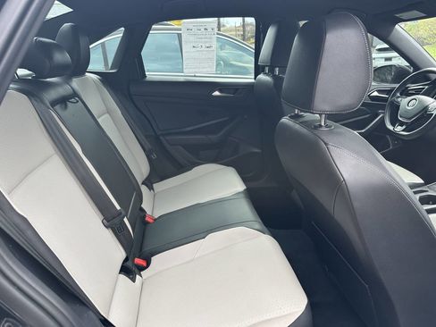 Used 2019 Volkswagen Jetta R-Line image 11