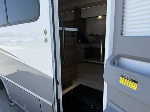 Used 2019 Mercedes-Benz Sprinter 3500 image 23