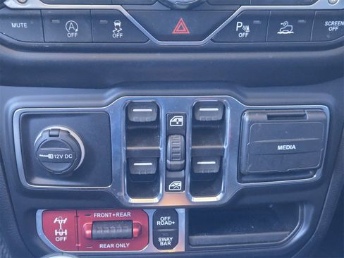 Used 2022 Jeep Wrangler Unlimited Rubicon w/ Steel Bumper Group image 18