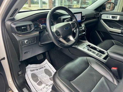 Used 2022 Ford Explorer Limited w/ Equipment Group 301A RWD image 13