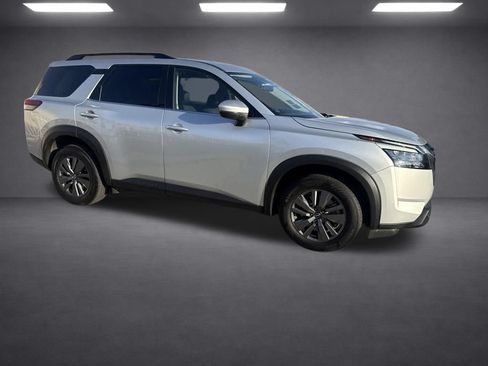 Used 2025 Nissan Pathfinder SV AWD/4WD image 16