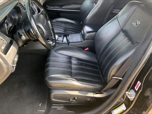 Used 2020 Chrysler 300 S image 8