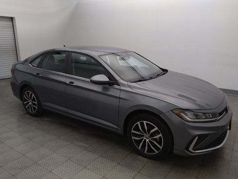 Used 2025 Volkswagen Jetta SE FWD image 11
