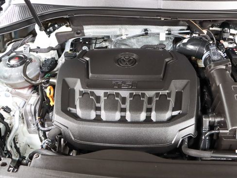 Used 2024 Volkswagen Tiguan SE R-Line FWD image 33