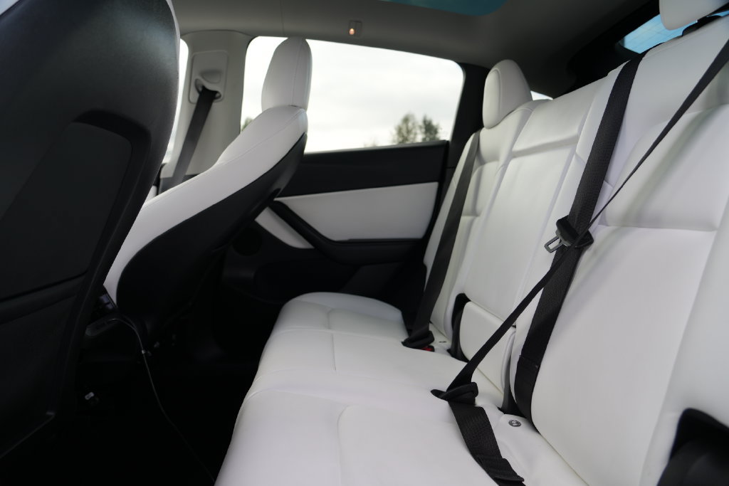 Used 2022 Tesla Model Y Performance AWD/4WD image 16