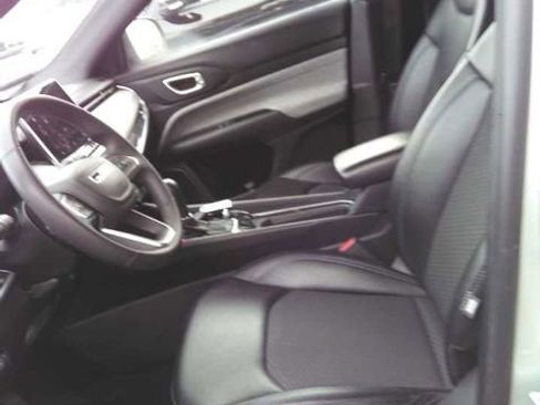 Used 2024 Jeep Compass Latitude image 8