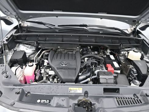Used 2023 Toyota Highlander LE FWD image 21