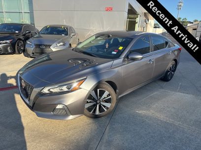 Used 2021 Nissan Altima 2.5 SV w/ SV Premium Package