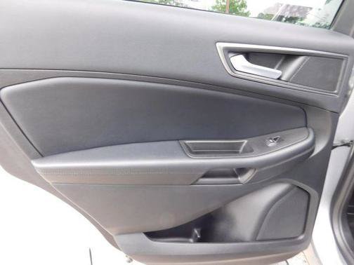 Used 2022 Ford Edge SE AWD/4WD image 10