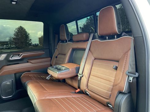 Used 2025 GMC Sierra 3500 Denali Ultimate image 10