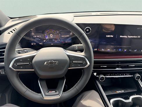 New 2026 Chevrolet Traverse Z71 w/ Driver Confidence Package image 16