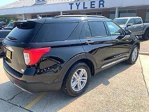 Used 2024 Ford Explorer XLT w/ Equipment Group 202A RWD image 7