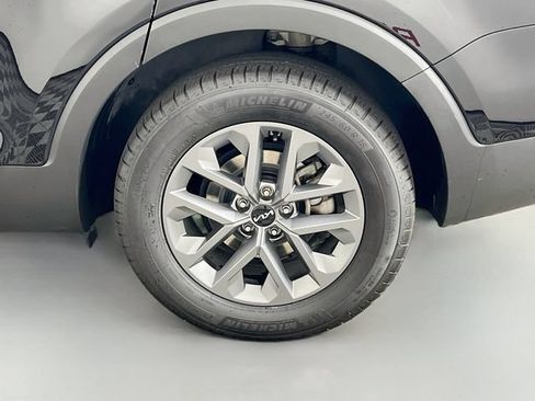 Used 2023 Kia Telluride LX AWD/4WD image 36