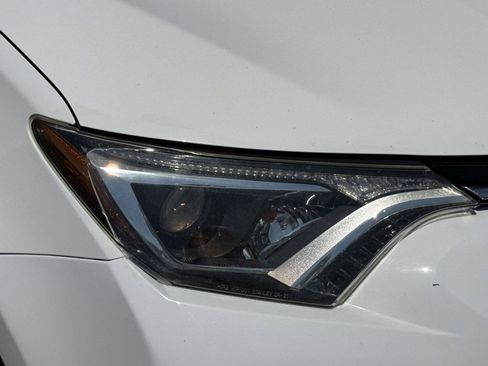 Used 2016 Toyota RAV4 XLE w/ Convenience Package AWD/4WD image 8