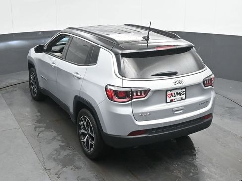 Used 2025 Jeep Compass Limited image 43