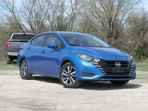 Used 2023 Nissan Versa SV image 1