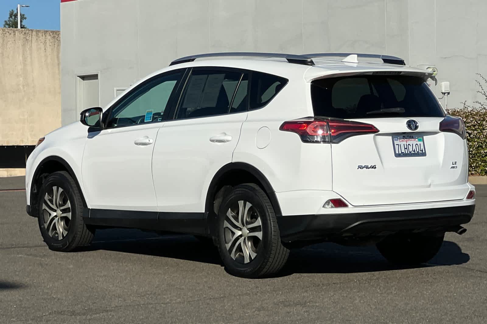 Used 2016 Toyota RAV4 LE AWD/4WD image 7