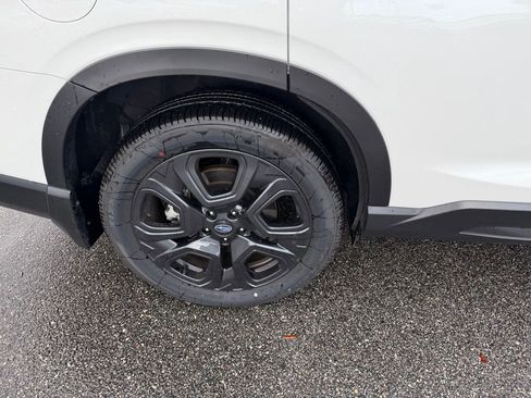 Used 2025 Subaru Ascent Bronze Edition image 5