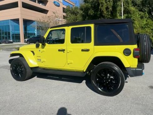 Used 2022 Jeep Wrangler Unlimited Sahara w/ Safety Group image 18