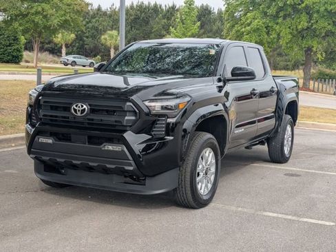 Certified 2025 Toyota Tacoma SR5 AWD/4WD image 7