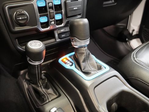 Used 2023 Jeep Wrangler Unlimited Sahara w/ Cold Weather Group image 19