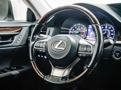 Used 2017 Lexus ES 300h w/ Luxury Package image 15