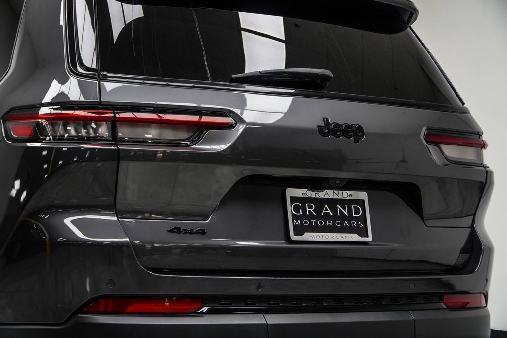 Used 2023 Jeep Grand Cherokee L Laredo AWD/4WD image 15