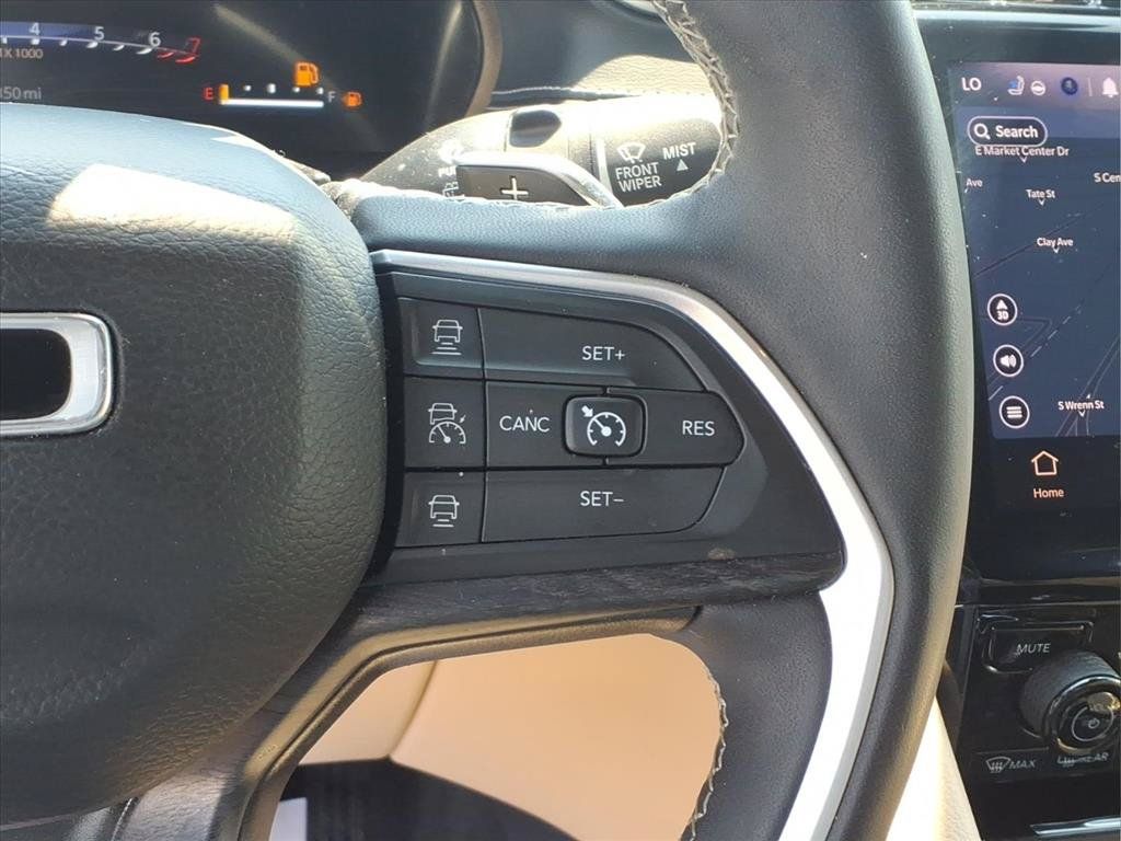 Used 2023 Jeep Grand Cherokee Limited w/ Luxury Tech Group II RWD image 14
