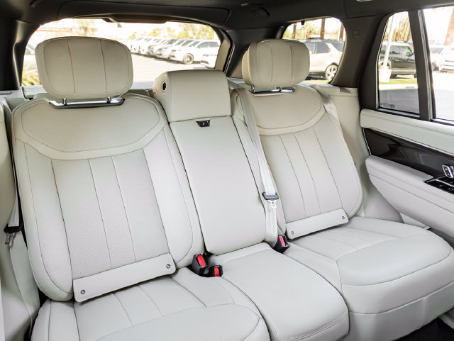 New 2026 Land Rover Range Rover Autobiography AWD/4WD image 39