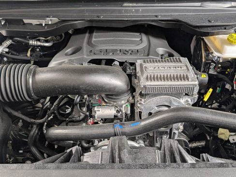 New 2026 RAM 1500 4x4 Crew Cab image 9