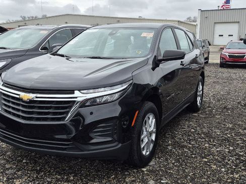 Used 2022 Chevrolet Equinox LS image 1