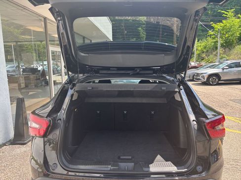 Used 2025 Chevrolet Trax LT FWD image 31
