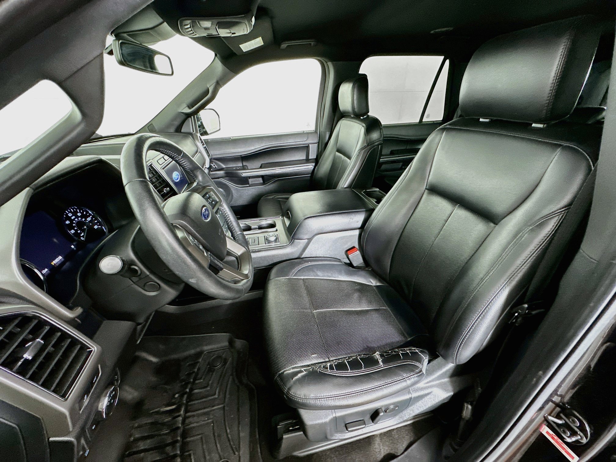 Used 2020 Ford Expedition XLT w/ Equipment Group 202A AWD/4WD image 13