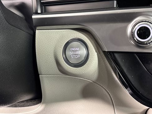 Certified 2024 Kia Telluride S w/ S Sunroof Package image 24