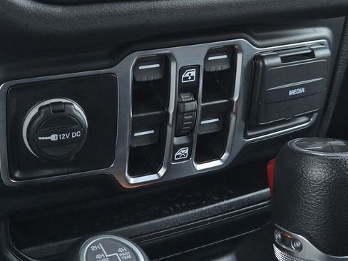 Used 2024 Jeep Wrangler Unlimited Sahara image 28